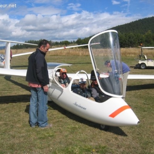 La Llagonne Cherche pilote VI pour juillet Août 2024